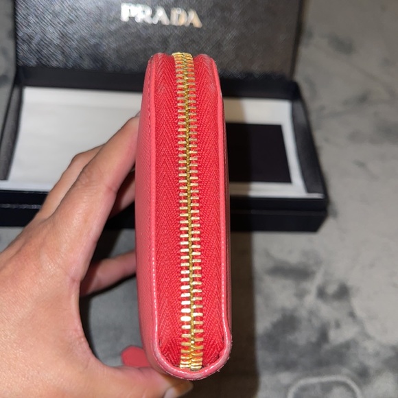 Prada Saffiano zippy long wallet excellent condition Preloved - Picture 10 of 15